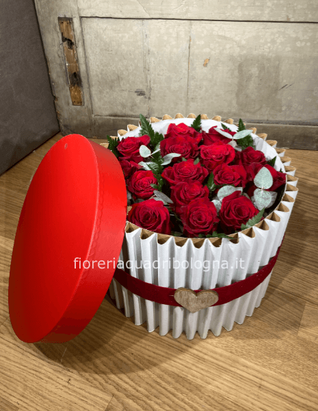 CAPPELLIERA ROSE ROSSE GR CON COPERCHIO
