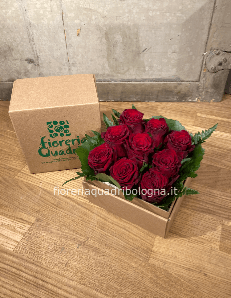 BOX MEDIO ROSE ROSSE CON COPERCHIO
